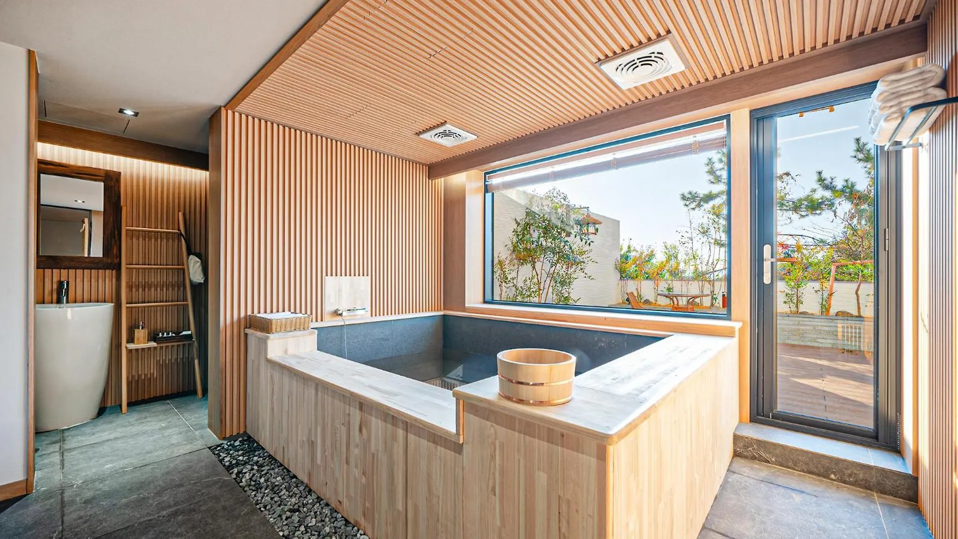 Mandeok Denbasta Ryokan Pusan